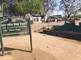 रिसाली क्षेत्र : नाले से आती है बदबू, इसे ढंकना और सफाई करना जरुरी… रिसाली क्षेत्र : नाले से आती है बदबू, इसे ढंकना और सफाई करना जरुरी…