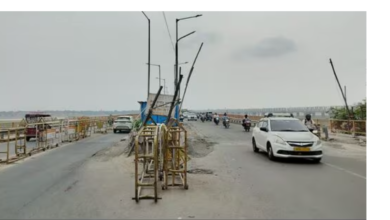 प्रयागराज-वाराणसी मार्ग पर आज से शास्त्री ब्रिज की एक लेन बंद, यात्रियों के लिए ट्रैफिक एडवाइजरी जारी