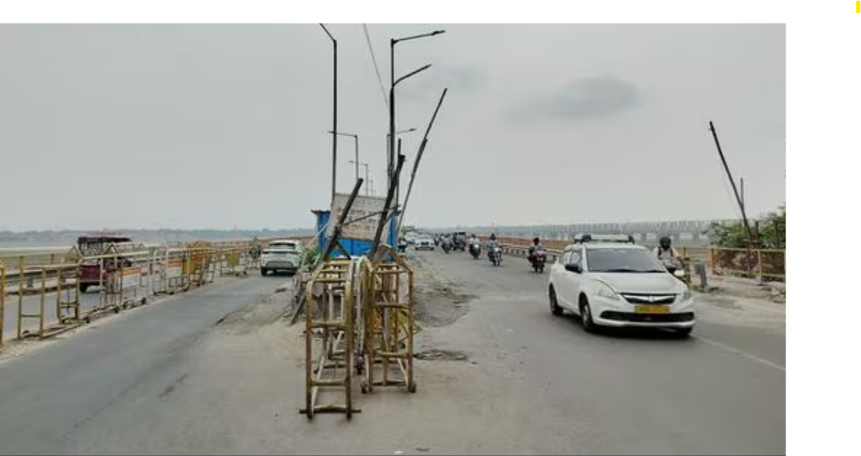 प्रयागराज-वाराणसी मार्ग पर आज से शास्त्री ब्रिज की एक लेन बंद, यात्रियों के लिए ट्रैफिक एडवाइजरी जारी