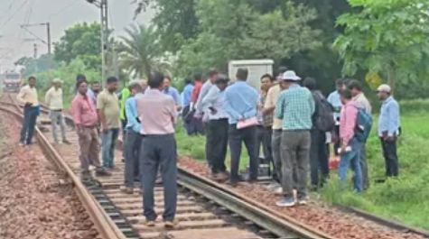 जसरा, प्रयागराज की ताजा खबरें: रेलवे सिग्नल से छेड़छाड़ की जांच बारा पुलिस को, तीन नए छोटे पुलों का निर्माण जल्द जसरा, प्रयागराज की ताजा खबरें: रेलवे सिग्नल से छेड़छाड़ की जांच बारा पुलिस को, तीन नए छोटे पुलों का निर्माण जल्द