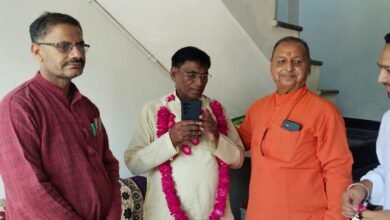 जसरा में पूर्व सैनिक रामकृष्ण मिश्रा से मिले बारा विधायक वाचस्पति, स्थानीय समस्याओं पर हुई चर्चा जसरा में पूर्व सैनिक रामकृष्ण मिश्रा से मिले बारा विधायक वाचस्पति, स्थानीय समस्याओं पर हुई चर्चा